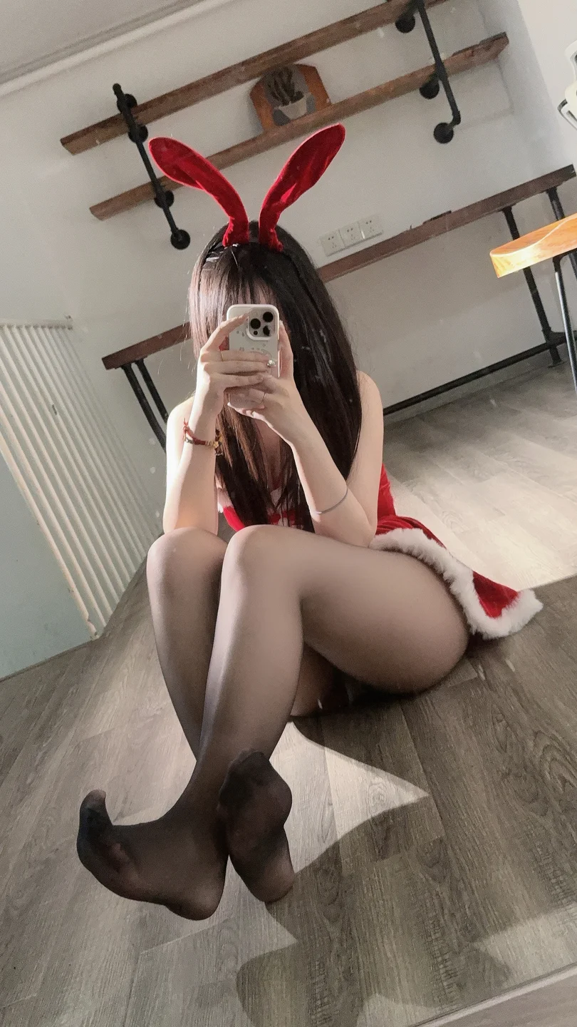 洛桑w伊梓 - No.020 圣诞兔 [30P-220MB] tg@simisebaisi 【丝足阁】015.webp